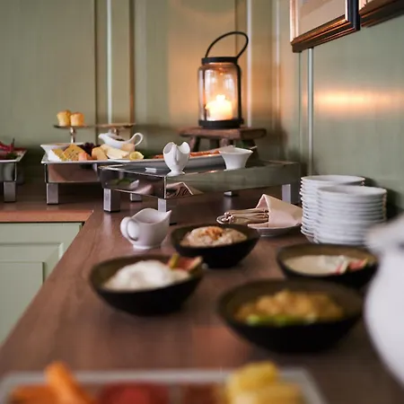 Relais & Chateaux Hardenberg Burghotel Отель Нёртен-Харденберг