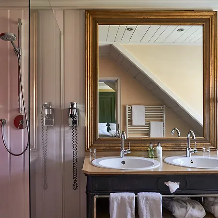 Relais & Chateaux Hardenberg Burghotel Нёртен-Харденберг
