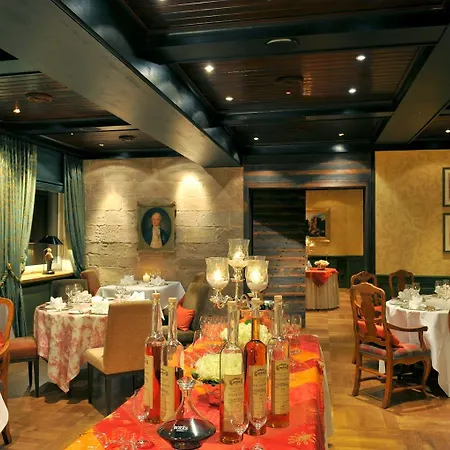 Relais & Chateaux Hardenberg Burghotel Отель 4*